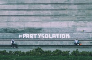 Party Isolation Graffiti an Wand